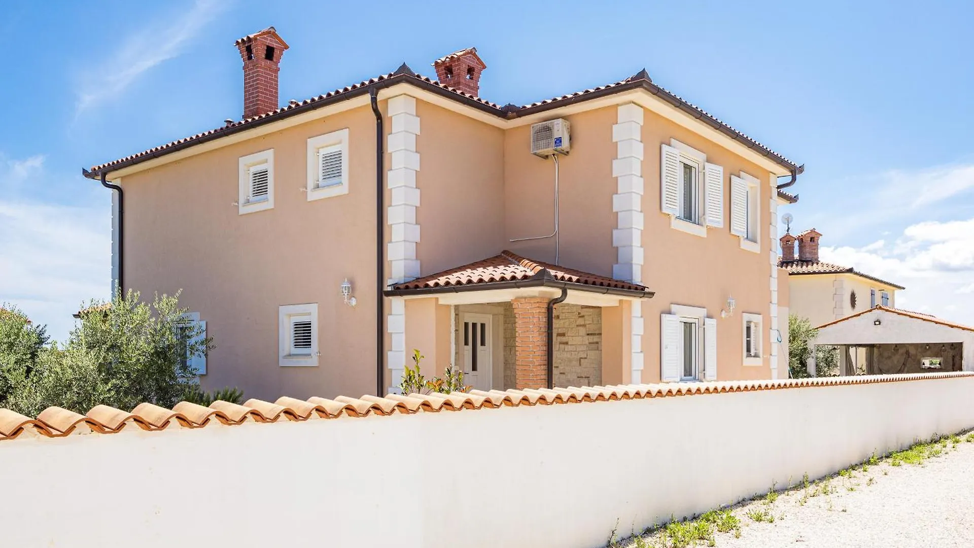 Villa Javor Near Pula Only 1 Km From The Beach With Sea View And Heated Pool Peruski