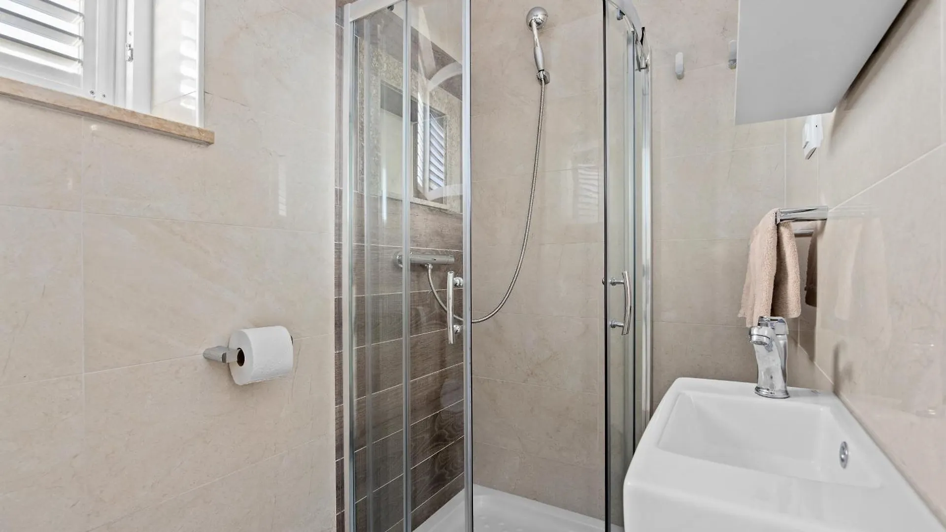 Villa Javor Near Pula Only 1 Km From The Beach With Sea View And Heated Pool Peruski 0*,