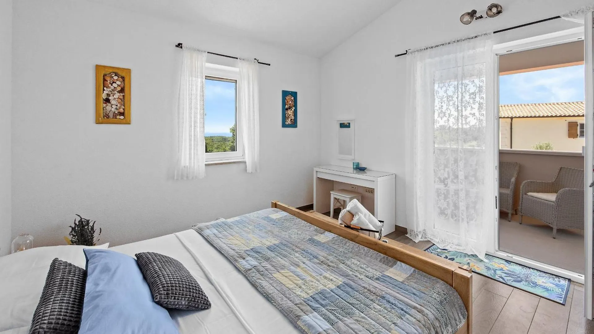 Villa Javor Near Pula Only 1 Km From The Beach With Sea View And Heated Pool Peruski