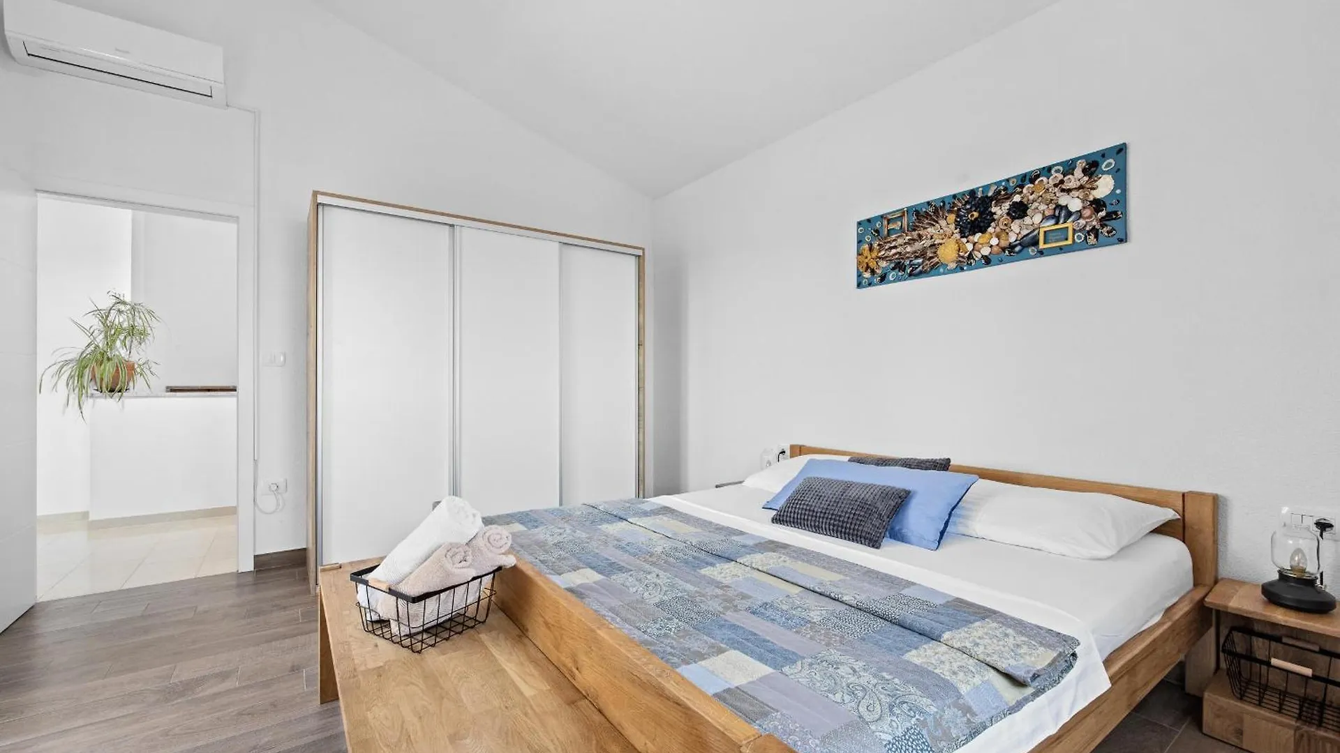 Villa Javor Near Pula Only 1 Km From The Beach With Sea View And Heated Pool Peruski