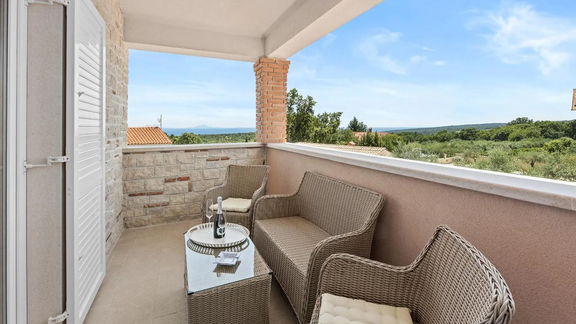 Villa Javor Near Pula Only 1 Km From The Beach With Sea View And Heated Pool Peruski