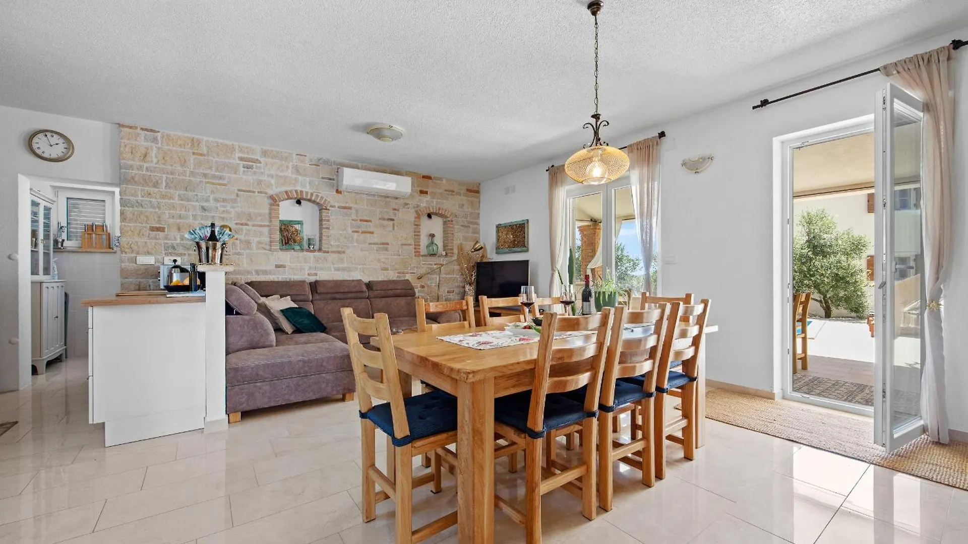 Villa Javor Near Pula Only 1 Km From The Beach With Sea View And Heated Pool Peruski