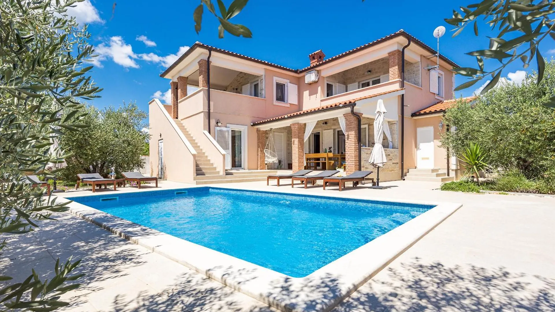Villa Javor Near Pula Only 1 Km From The Beach With Sea View And Heated Pool Peruski 0*,