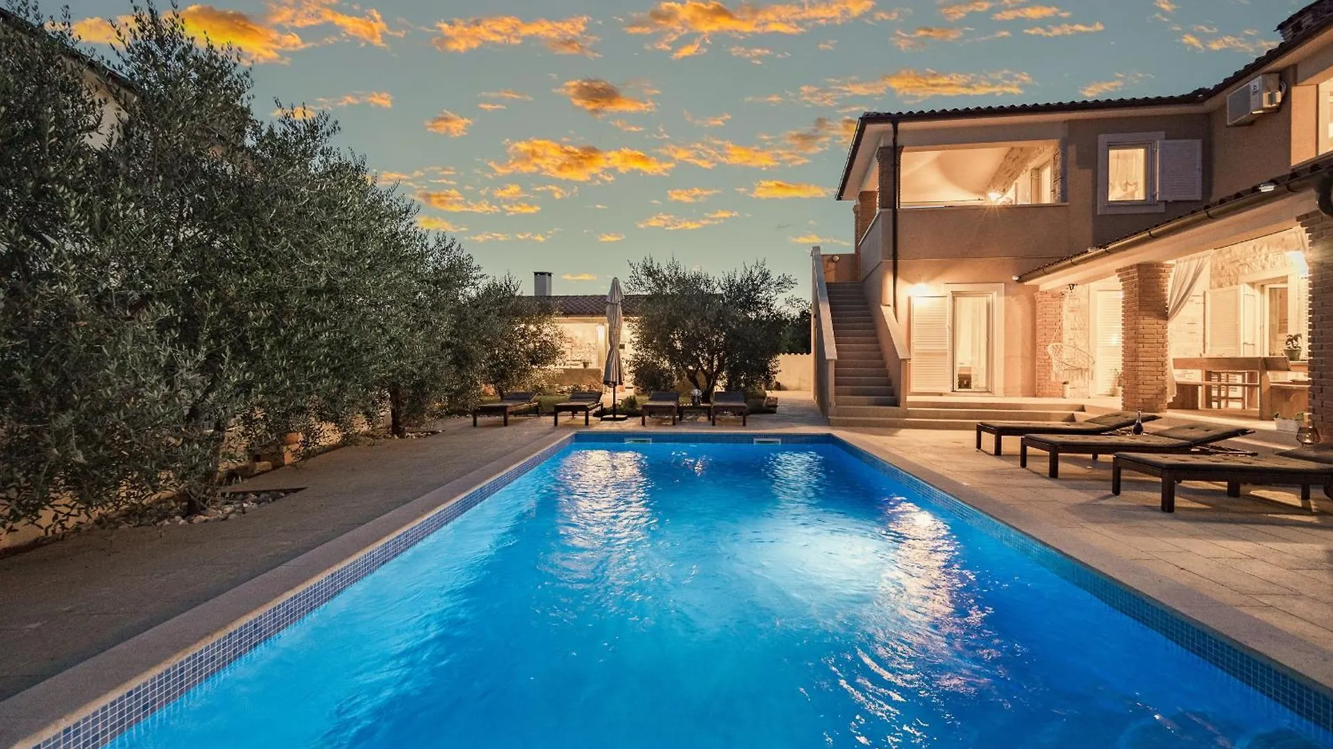 Villa Javor Near Pula Only 1 Km From The Beach With Sea View And Heated Pool Peruski 0*,
