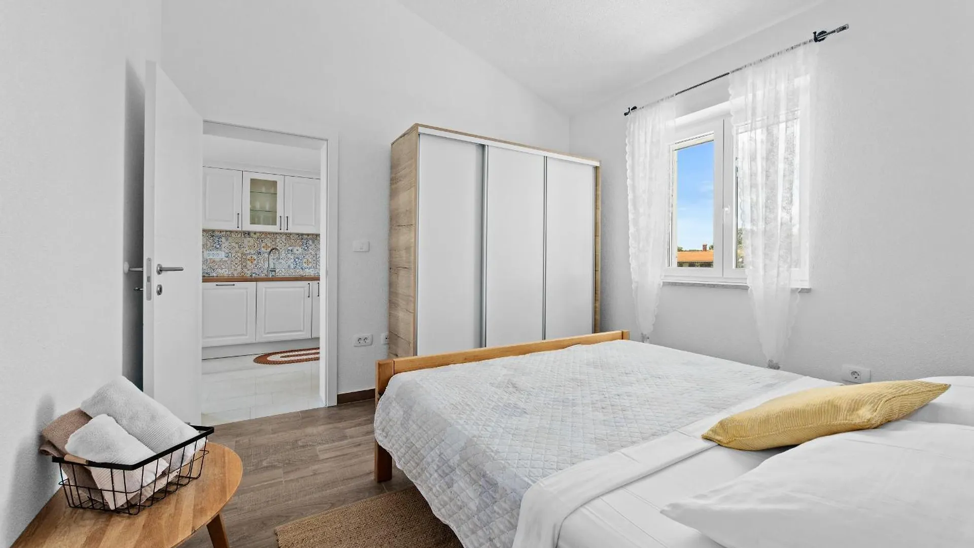 Villa Javor Near Pula Only 1 Km From The Beach With Sea View And Heated Pool Peruški
